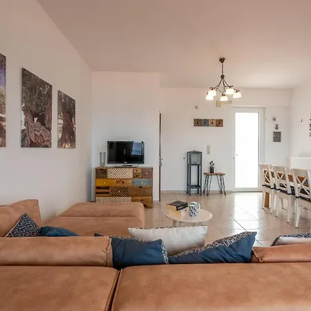 Agiazi Beachfront Apartment *
